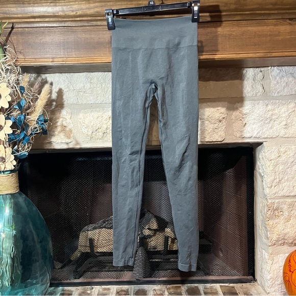 Alphalete Amplify gravity seamless scrunch legging - Picture 2 of 8